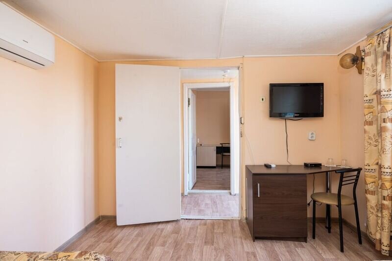 Домик 4-местный 2-комнатный каменный (с видом на море)