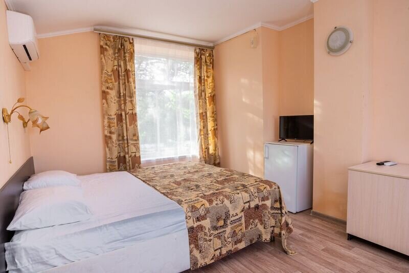 Домик 4-местный 2-комнатный каменный (с видом на море)