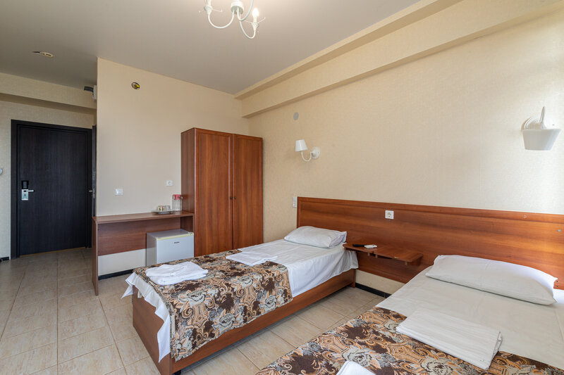 Стандартный 2-местный 1 категории (с ремонтом, с балконом) Золотое руно