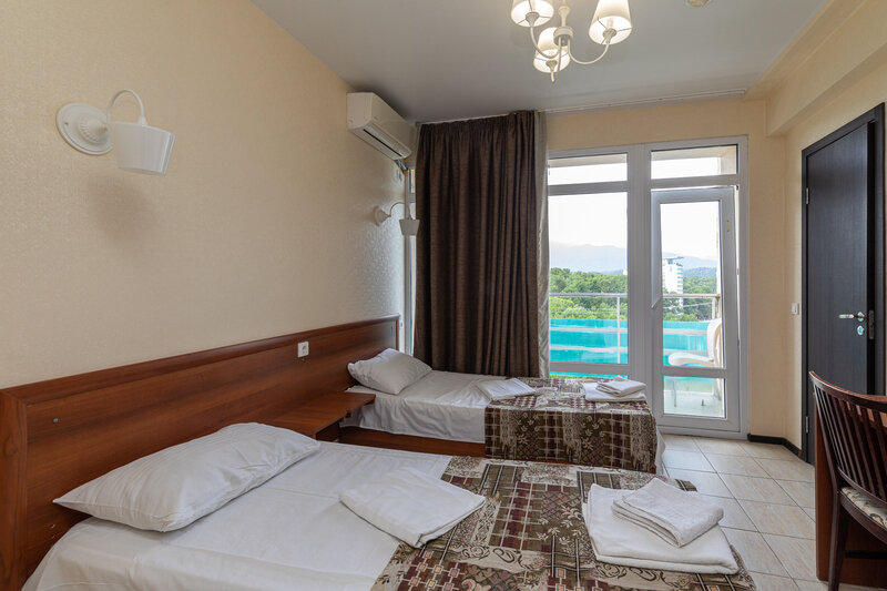 Стандартный 2-местный 1 категории (с ремонтом, с балконом) Золотое руно ок