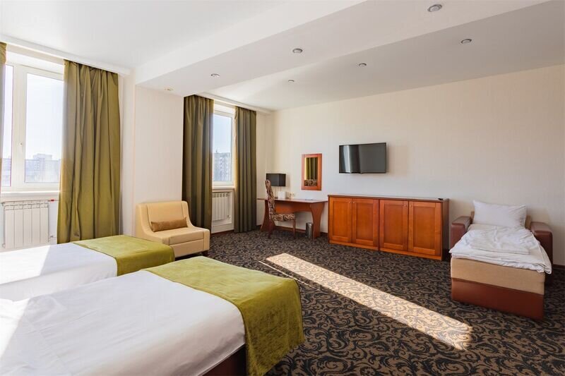 Бизнес 3-местный (DBL/TWIN, кресло-кровать)