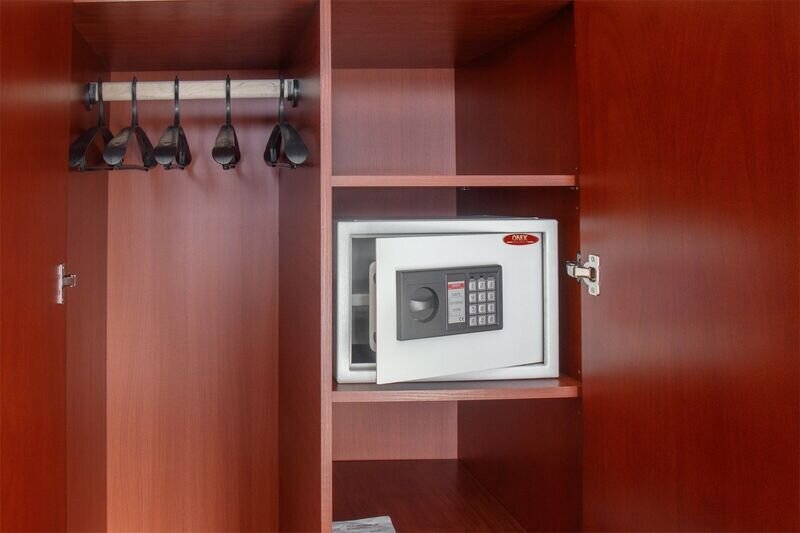 Бизнес 3-местный (DBL/TWIN, кресло-кровать)