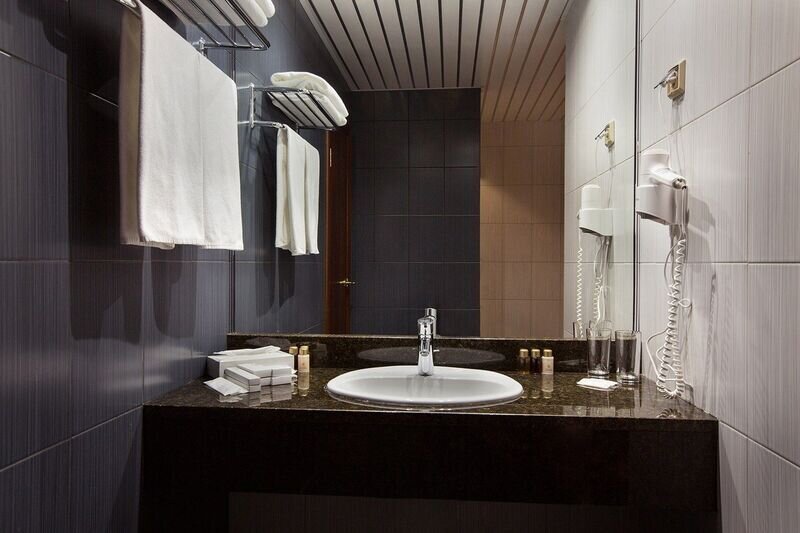 Бизнес 3-местный (DBL/TWIN, кресло-кровать)