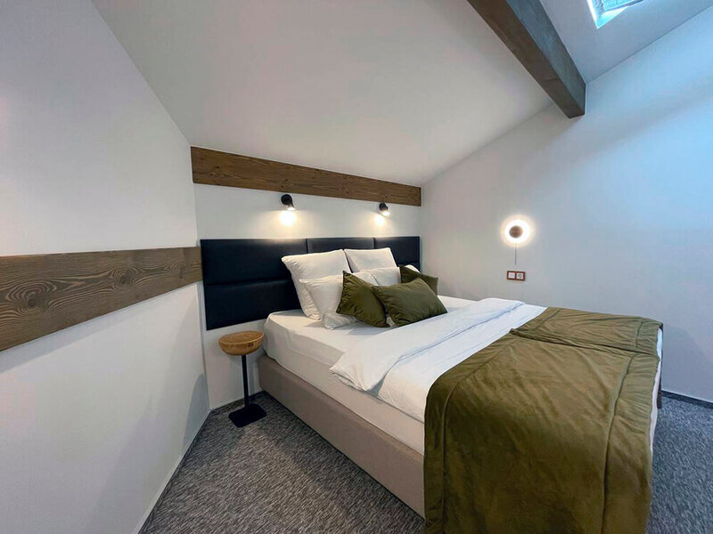 Делюкс 4-местный 2-комнатный (с винтовой лестницей)