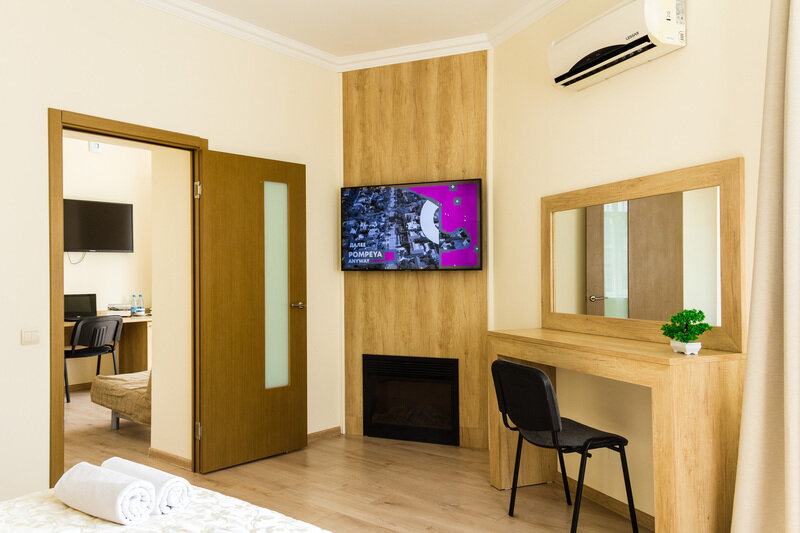 Люкс 3-местный 2-комнатный (с камином)