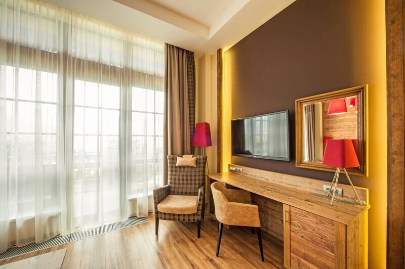 Стандартный 2-местный (вид на горы, с балконом)