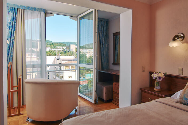 Люкс 2-местный 2-комнатный (повышенной комфортности)