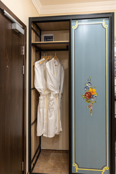 e9ea093f-5224-45cf-90bb-311f8b97f0d7