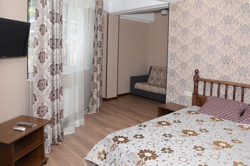 Апартаменты 4-местные Плюс (№9 с 1 спальней и балконом)