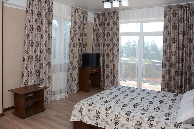 Апартаменты 4-местные Плюс (№9 с 1 спальней и балконом)