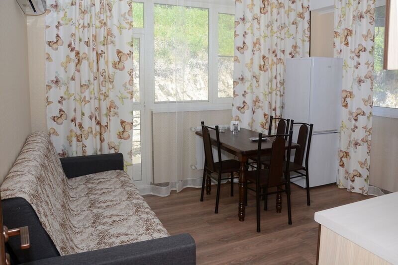 Апартаменты 4-местные Плюс (№9 с 1 спальней и балконом)