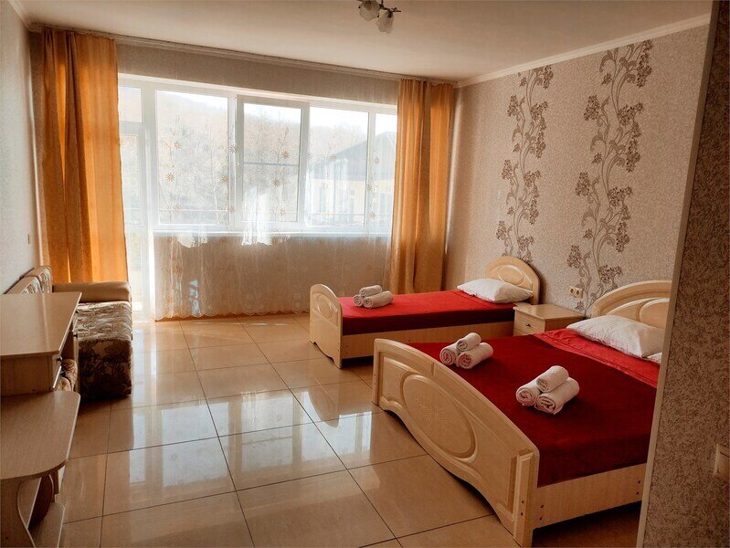 Стандартный 3-местный (2 односпальные + 1 двуспальная кровать)