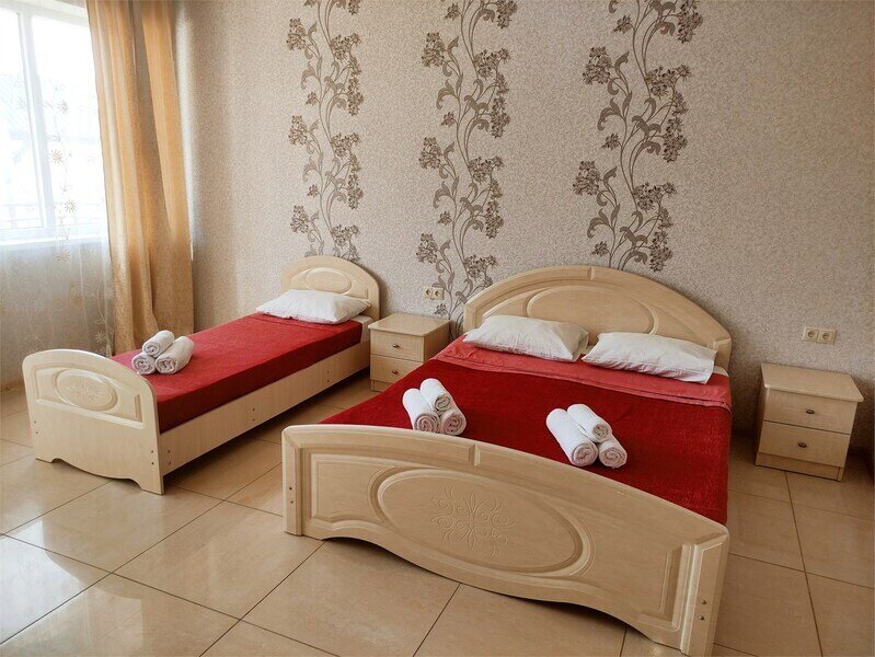 Стандартный 3-местный (2 односпальные + 1 двуспальная кровать)