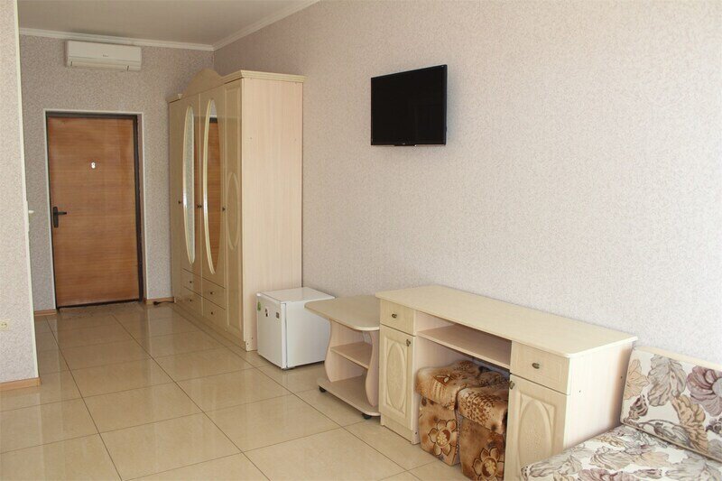 Стандартный 3-местный (2 односпальные + 1 двуспальная кровать)