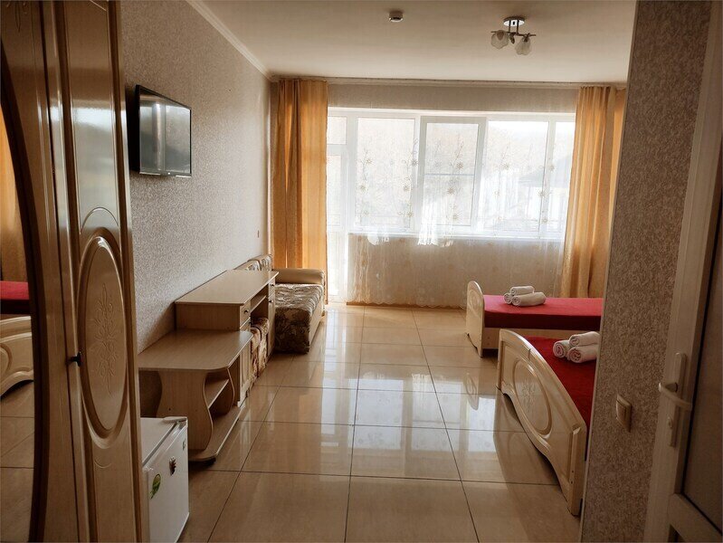 Стандартный 3-местный (2 односпальные + 1 двуспальная кровать)