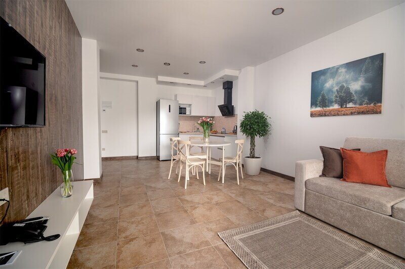 Апартаменты 4-местный 2-комнатный (с балконом)