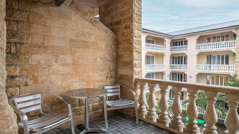 Полукомфорт 3-местный (с общим балконом)