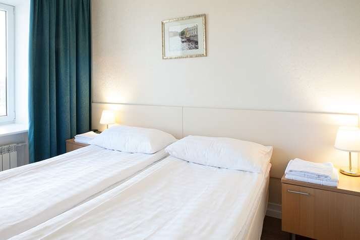 Люкс 4-местный 3-комнатный (с двумя спальнями)