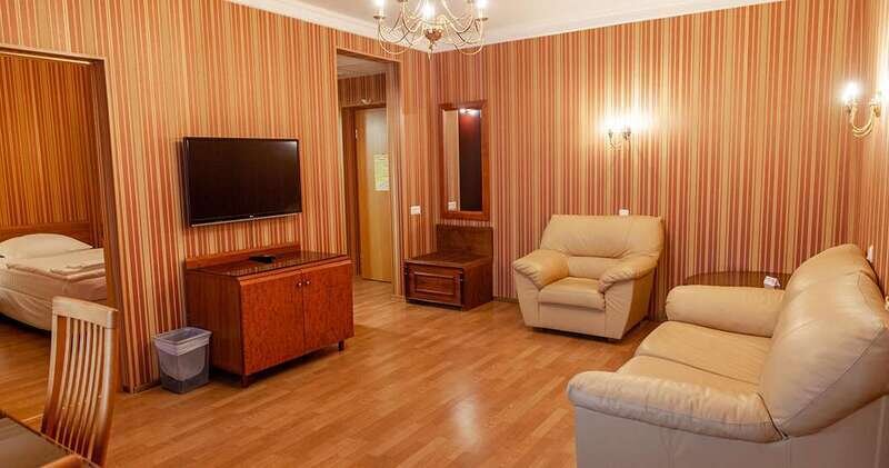 Люкс 4-местный 3-комнатный (с двумя спальнями)