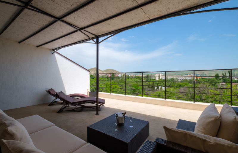 Люкс 2-местный 2-комнатный (с террасой)