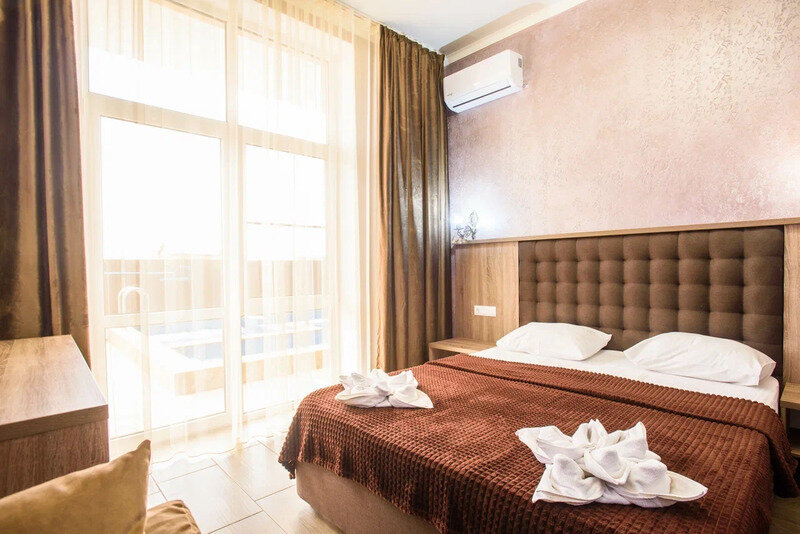 Семейный 3-местный 1-комнатный (1 этаж с выходом к бассейну)