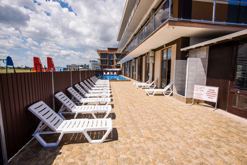 Семейный 3-местный 1-комнатный (1 этаж с выходом к бассейну)