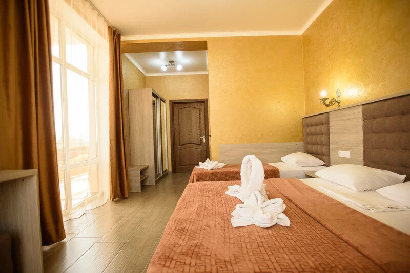 Семейный 3-местный 1-комнатный (с балконом и видом на море)