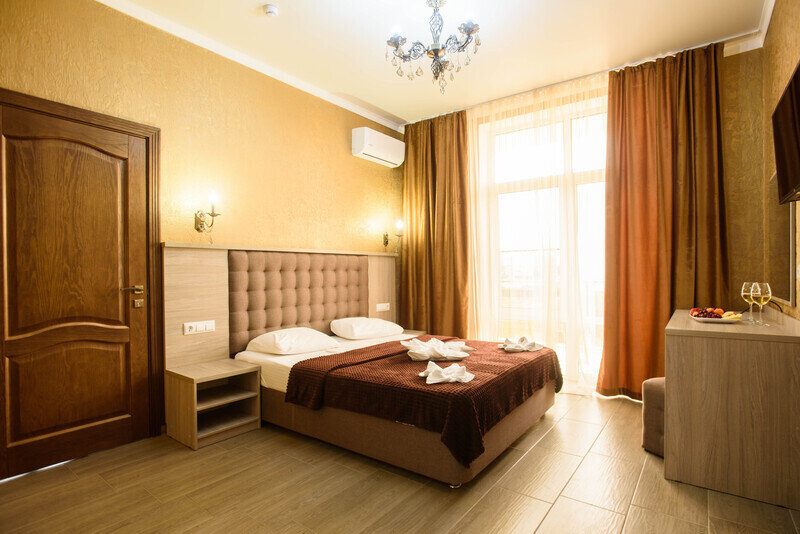 Семейный 4-местный 2-комнатный (с видом на море)