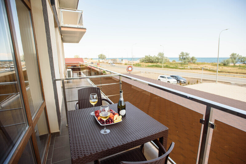 Семейный 4-местный 2-комнатный (с видом на море)