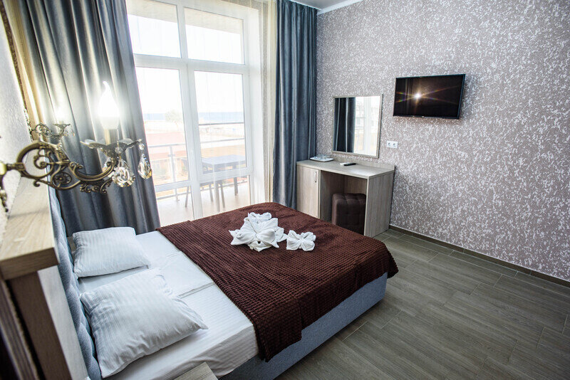 Семейный 4-местный 2-комнатный (с видом на море)