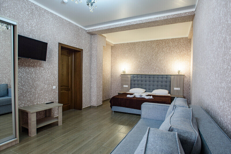 Семейный 4-местный 2-комнатный (с видом на море)