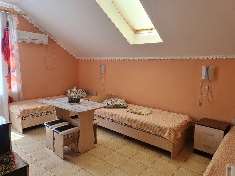 Стандартный 3-местный (без балкона) (2)