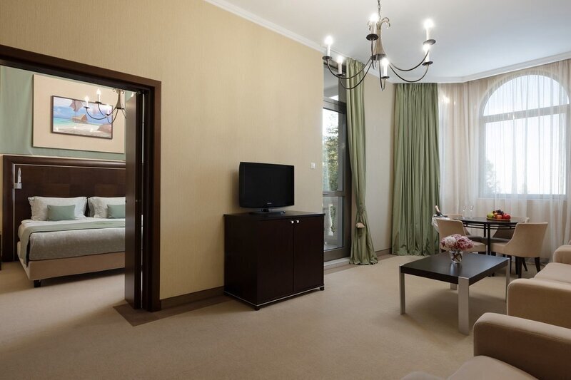 Люкс 2-местный 2-комнатный (с видом на море)