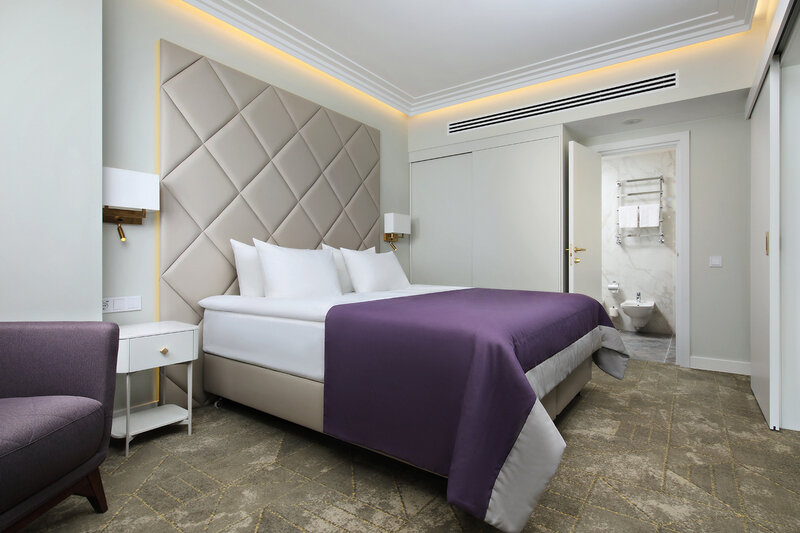 Люкс Премиум 2-местный 2-комнатный (с балконом)