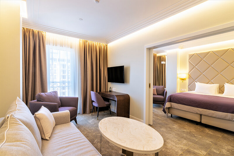 Люкс Премиум 2-местный 2-комнатный (с балконом)