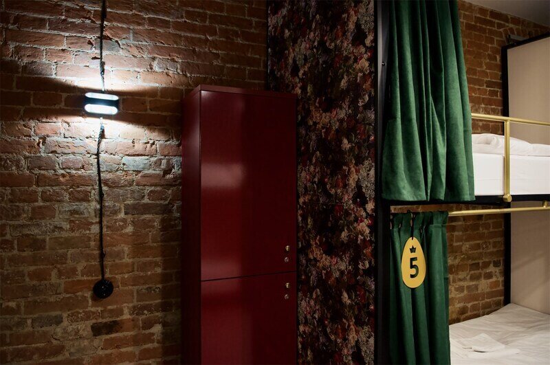 Место в 6-местном