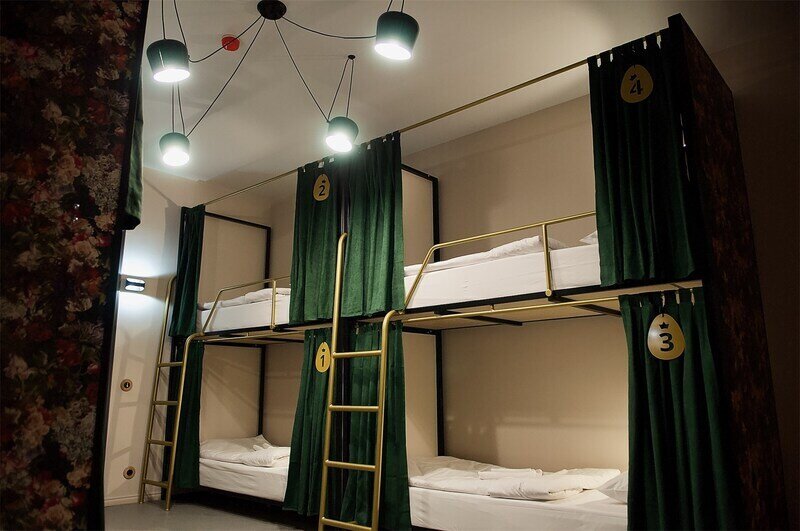 Место в 8-местном