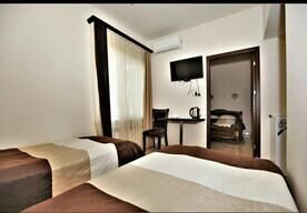 Suite 4-местный(2-комнатный), Отель Comfort House Hotel, Ереван