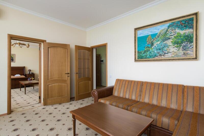 Люкс 2-местный 2-комнатный (корпус Главный)