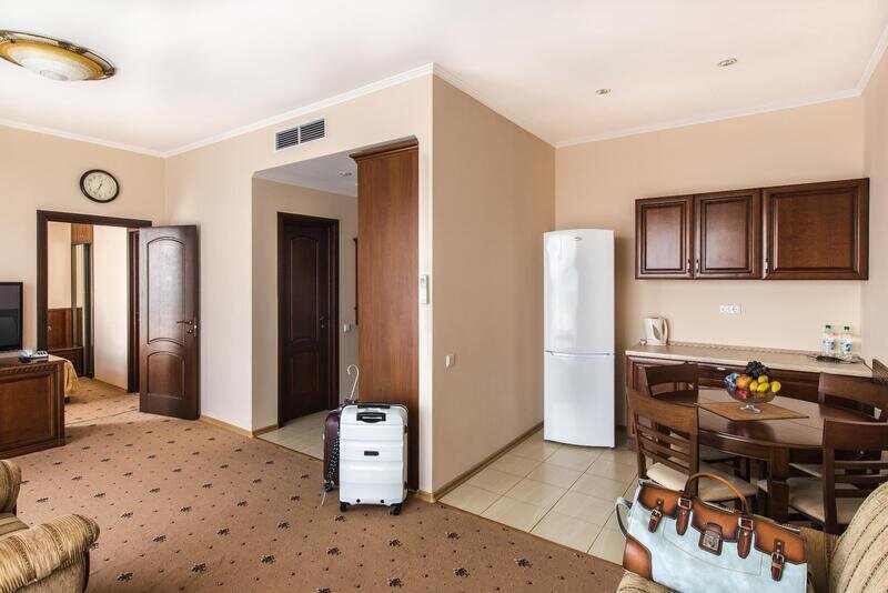 Люкс Улучшенный 2-местный 2-комнатный (корпус Морской)