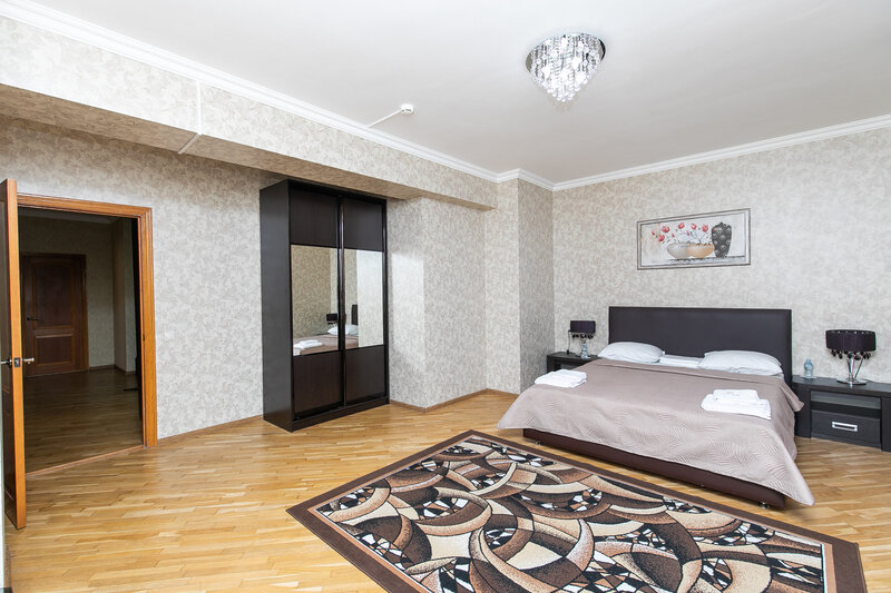 Люкс 2-местный 3-комнатный (с кухней и балконом)