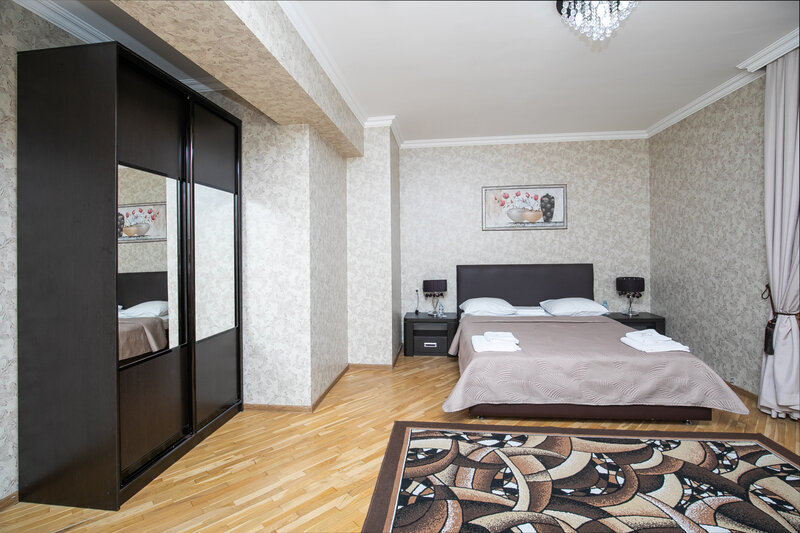 Люкс 2-местный 3-комнатный (с кухней и балконом)