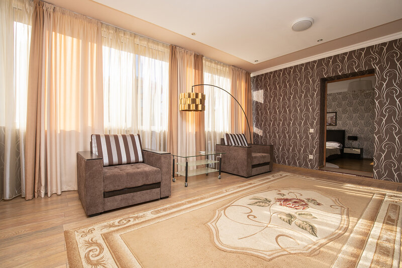 Люкс 2-местный 3-комнатный (с кухней и балконом)