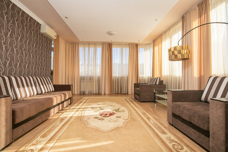 Люкс 2-местный 3-комнатный (с кухней и балконом)