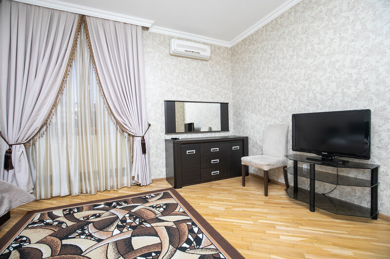 Люкс 2-местный 3-комнатный (с кухней и балконом)