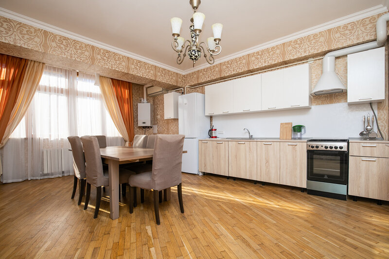 Люкс 2-местный 3-комнатный (с кухней и балконом)