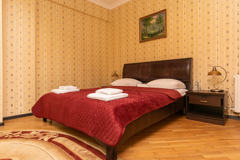 Люкс 4-местный 3-комнатный (с кухней и бильярдом)