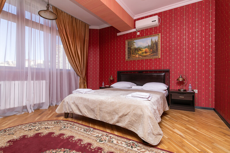 Люкс 4-местный 3-комнатный (с кухней и бильярдом)