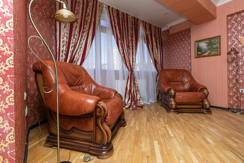 Люкс 4-местный 3-комнатный (с кухней и бильярдом)