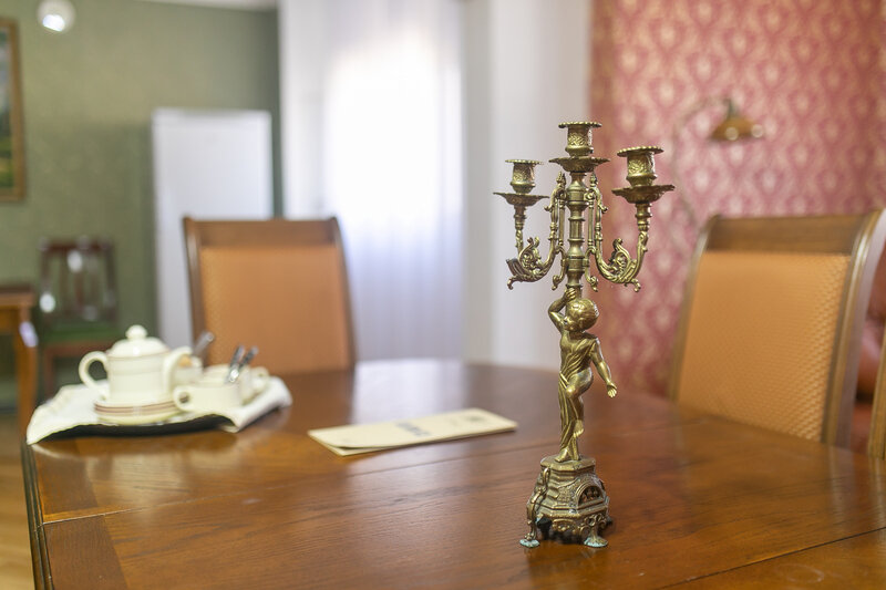 Люкс 4-местный 3-комнатный (с кухней и бильярдом)